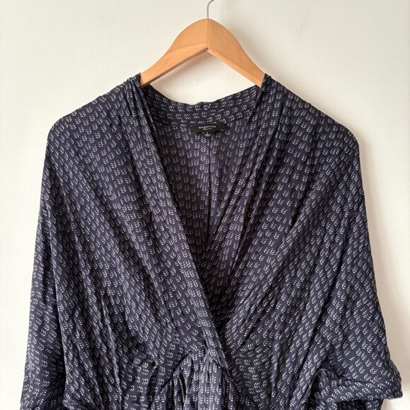 Aritzia Babaton 100% Silk Faux Wrap Dress Navy Blue Arrow Pattern Size Small - Picture 2 of 5